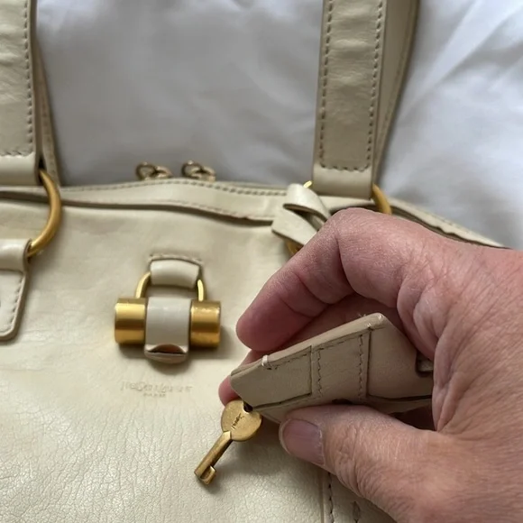 YSL Authentic Vintage Muse Large Leather Bag. MA100